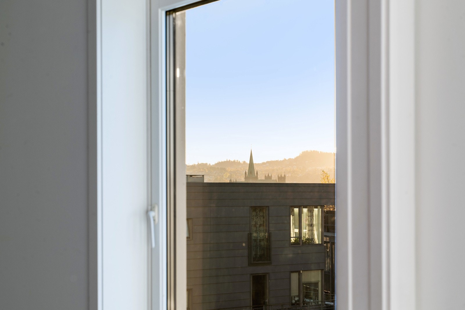 Soverommet er vendt mot Dyre Halses gate, som er en rolig endegate uten gjennomgående trafikk Galleribilde