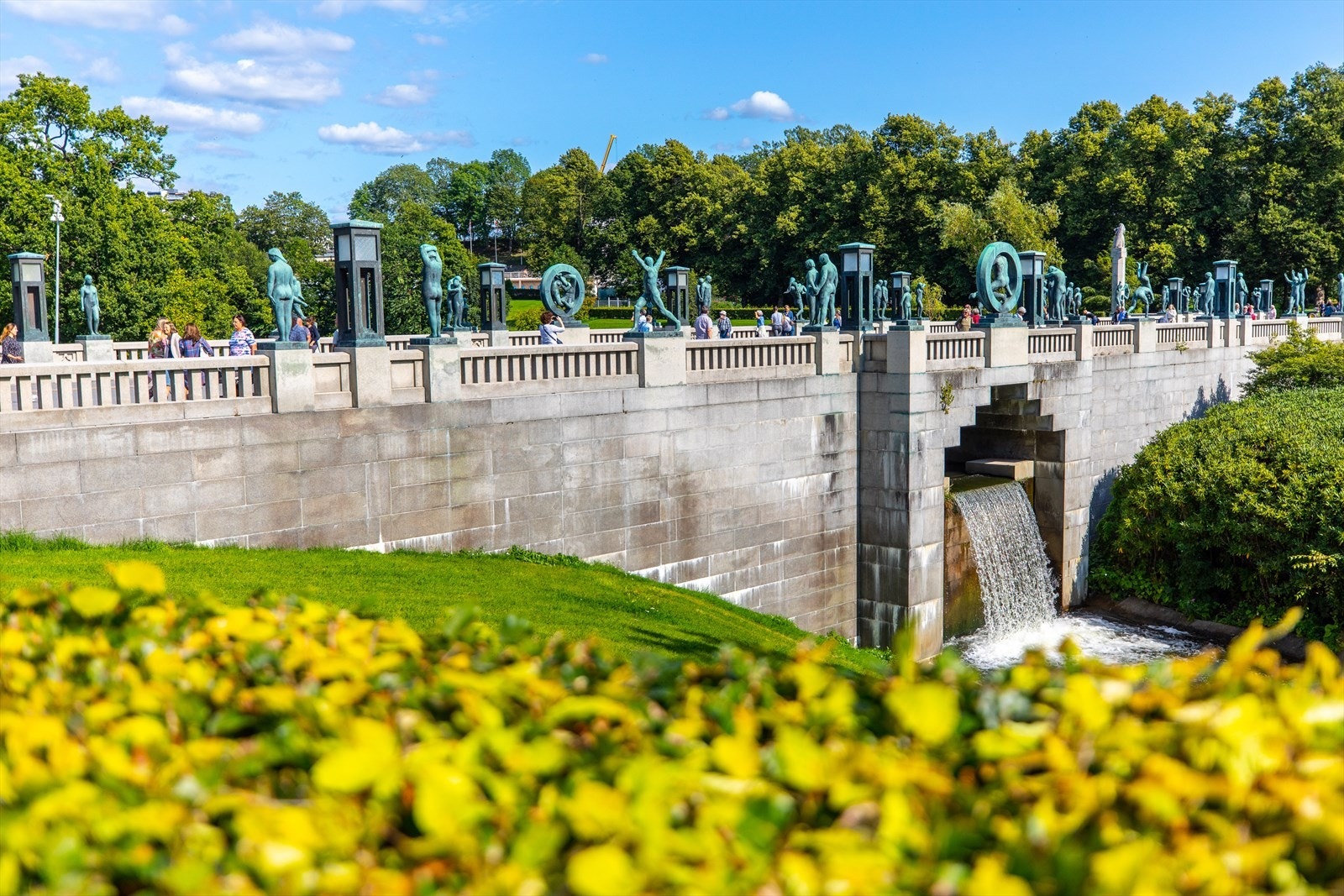 Nydelige Frognerparken med sine skulpturelle kunstverk. Galleribilde