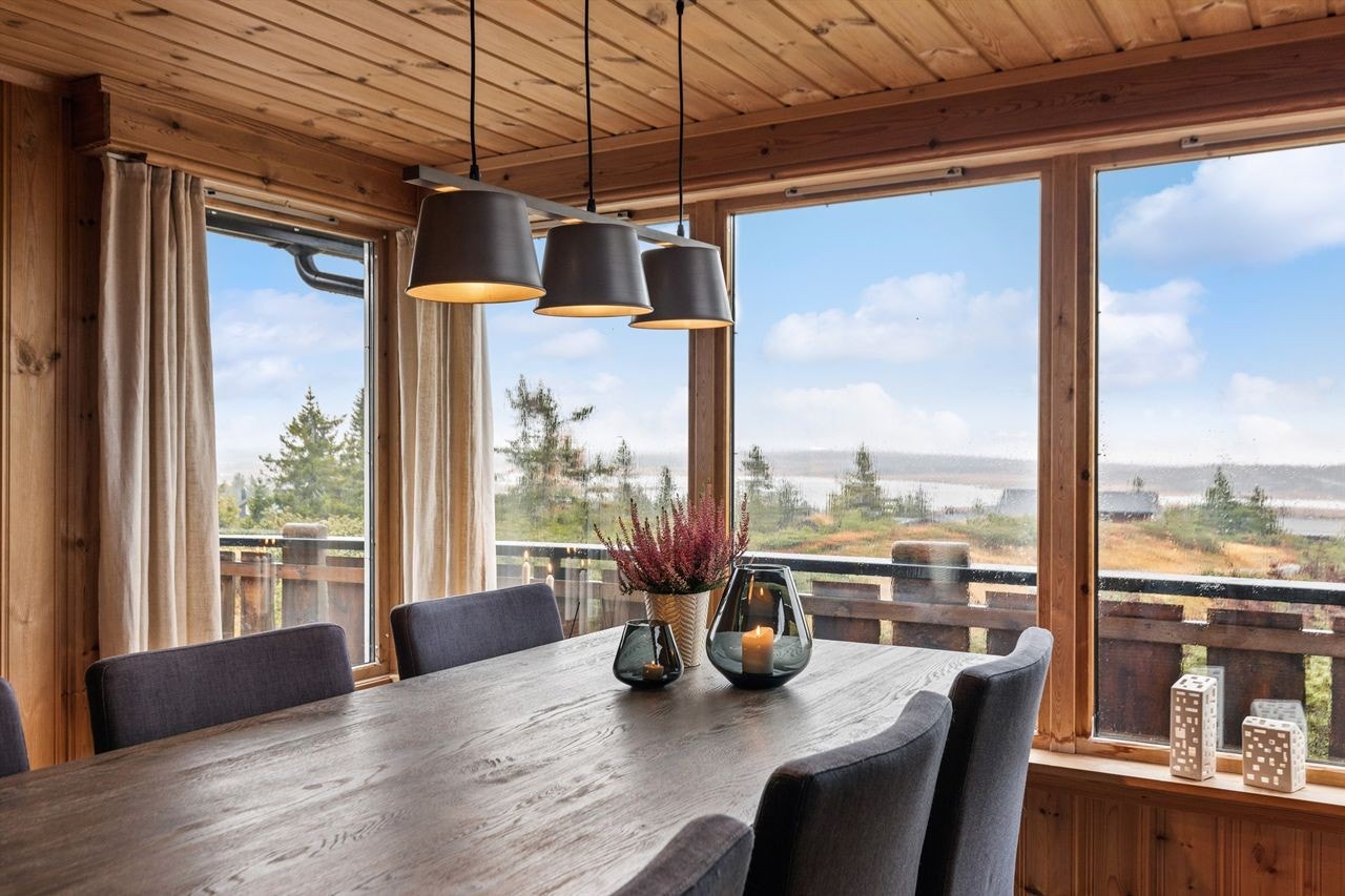 Følelsen av å sitte ute som en del av det flotte fjellterrenget Galleribilde