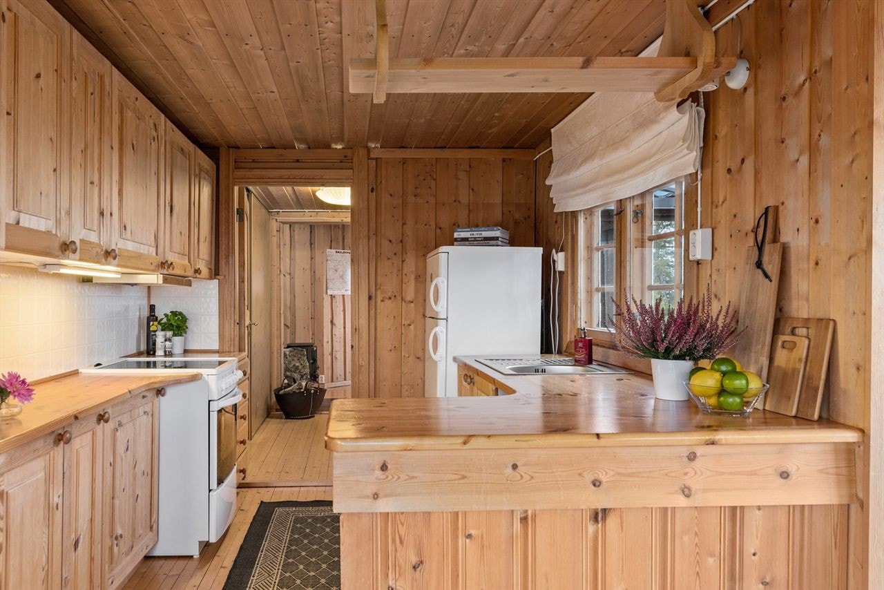 Kjøkken i heltre utførelse. Galleribilde