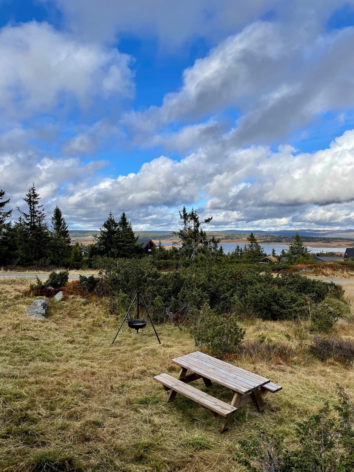 Uteplass ved hytta.jpg Galleribilde