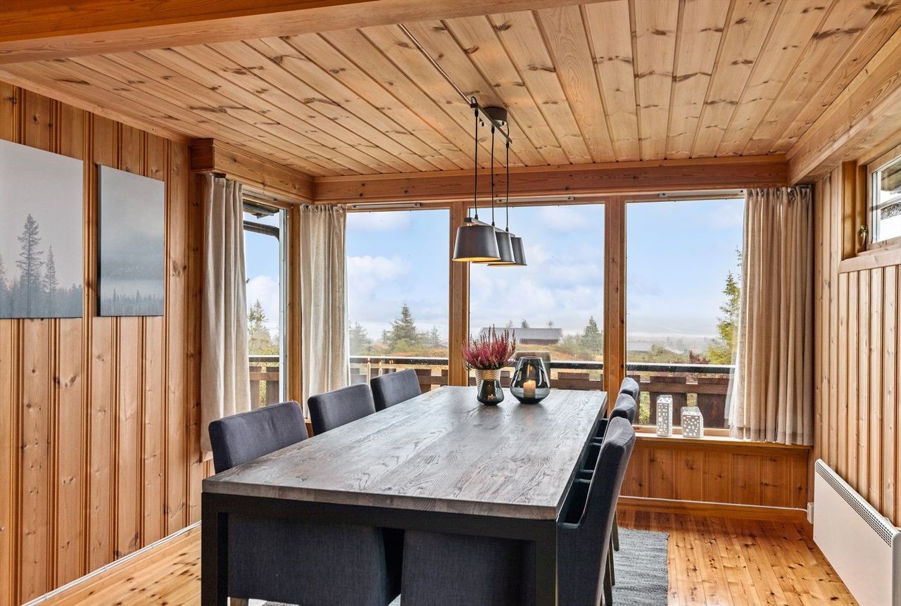 Spisestuen, med den unike utsikten Galleribilde