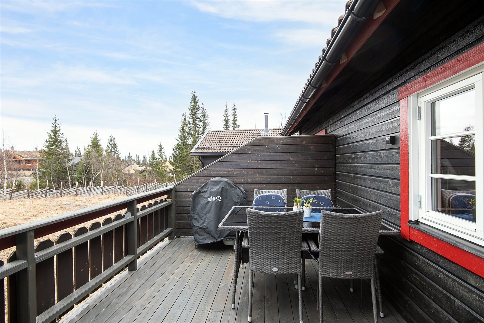 Her er det plass til utemøblement hvor fine sommer- og vinterdager kan nytes Galleribilde