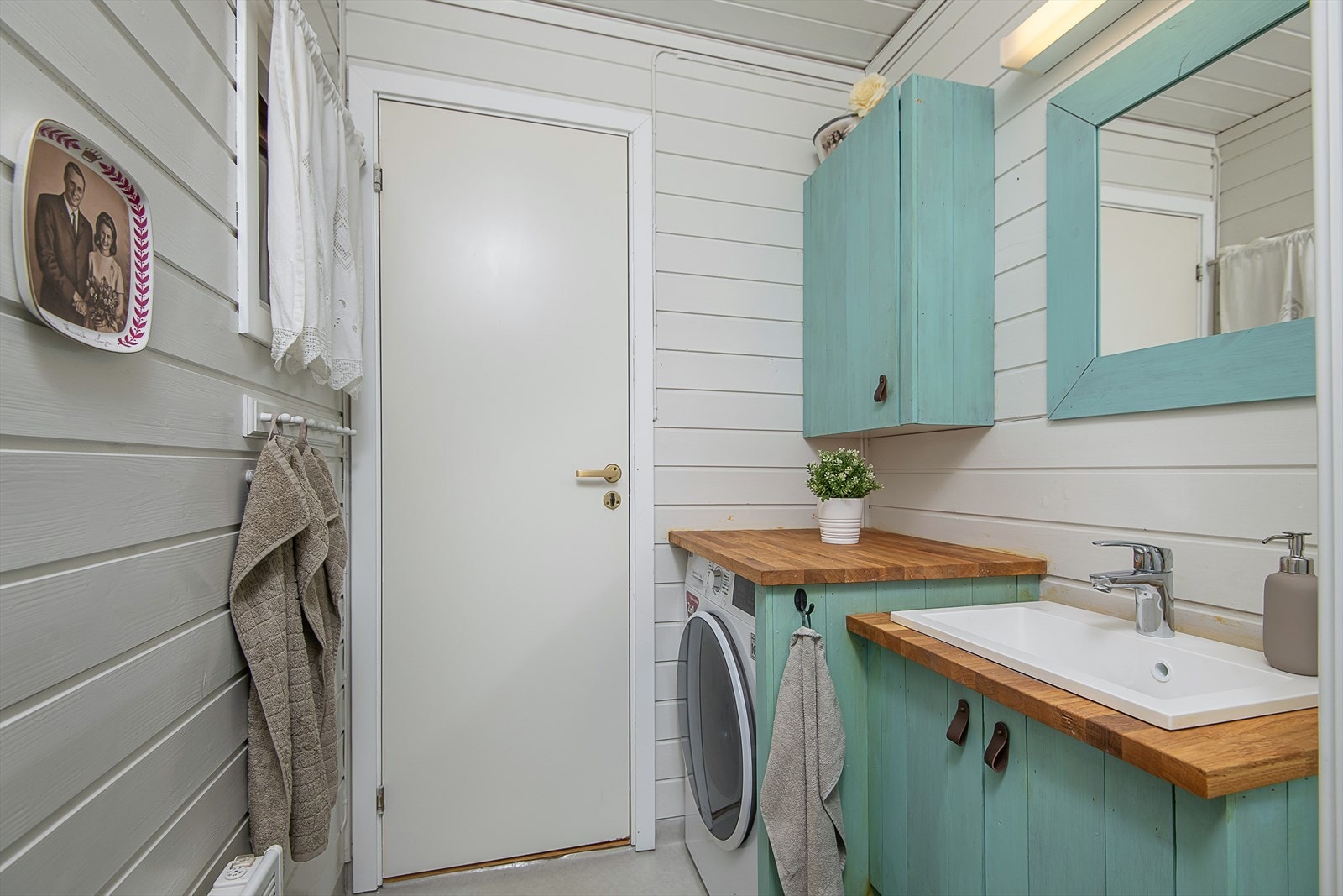 Plass og opplegg til vaskemaskin på badet Galleribilde