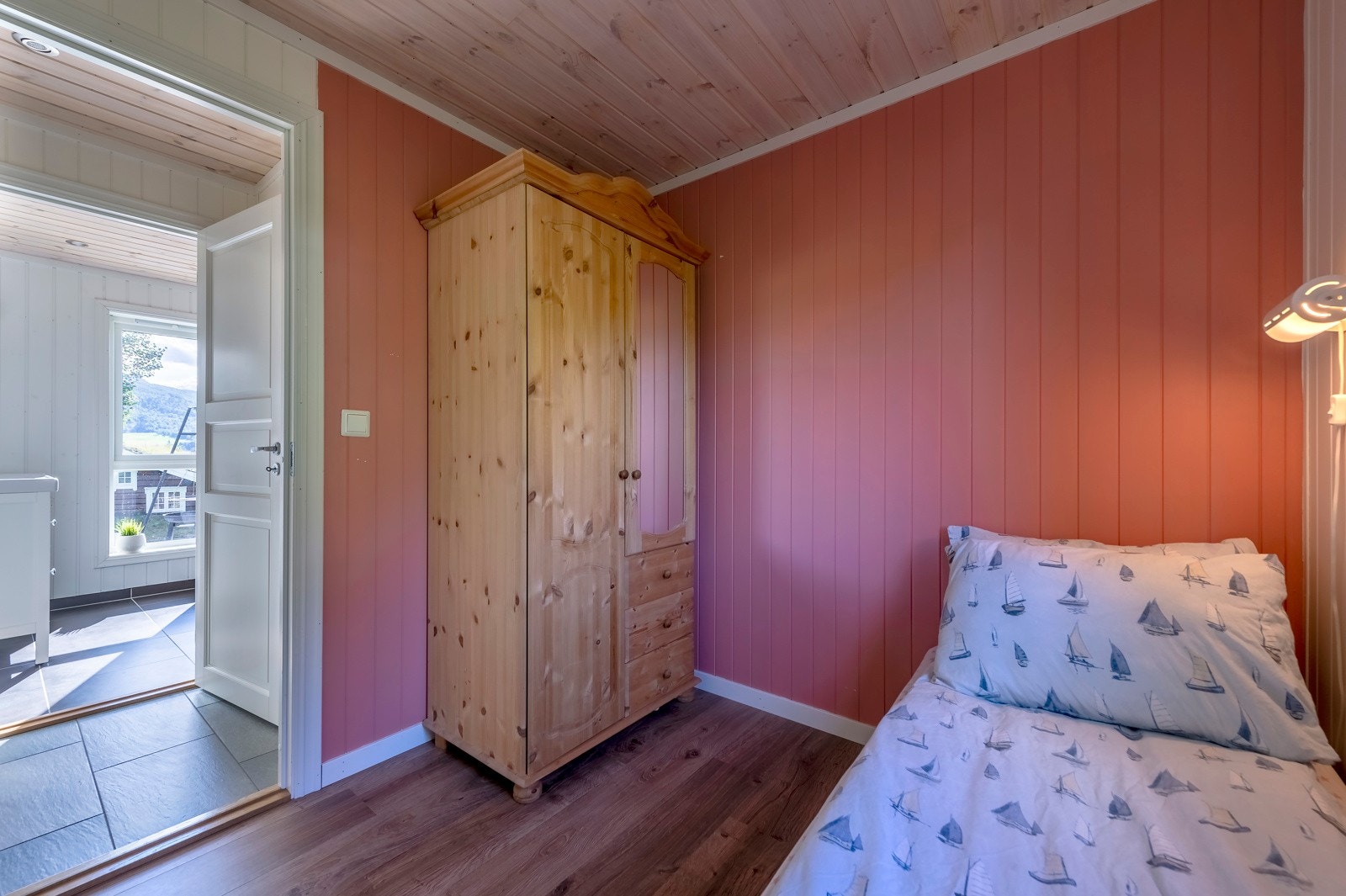 Også her er det plass for garderobeskap Galleribilde