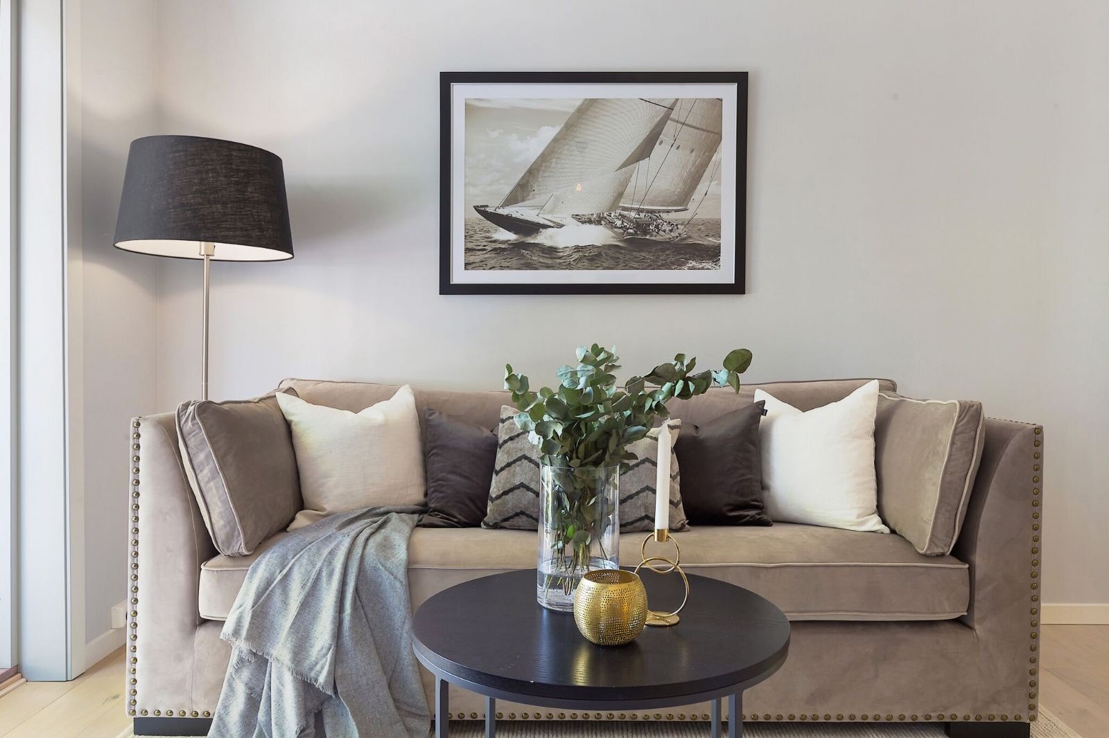 Stue med plass til sofagruppe Galleribilde