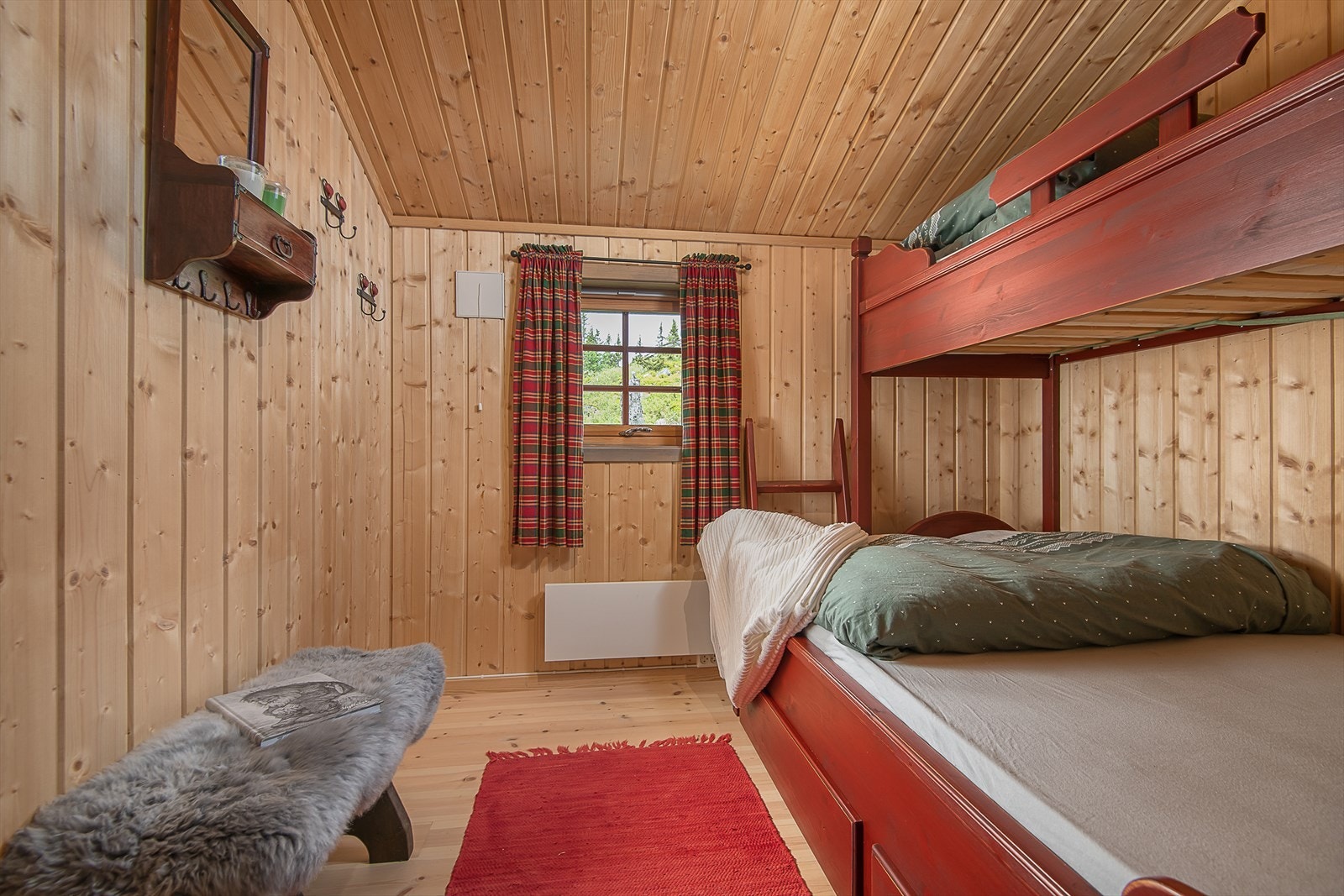 Soverom med plass til familiekøye. Galleribilde