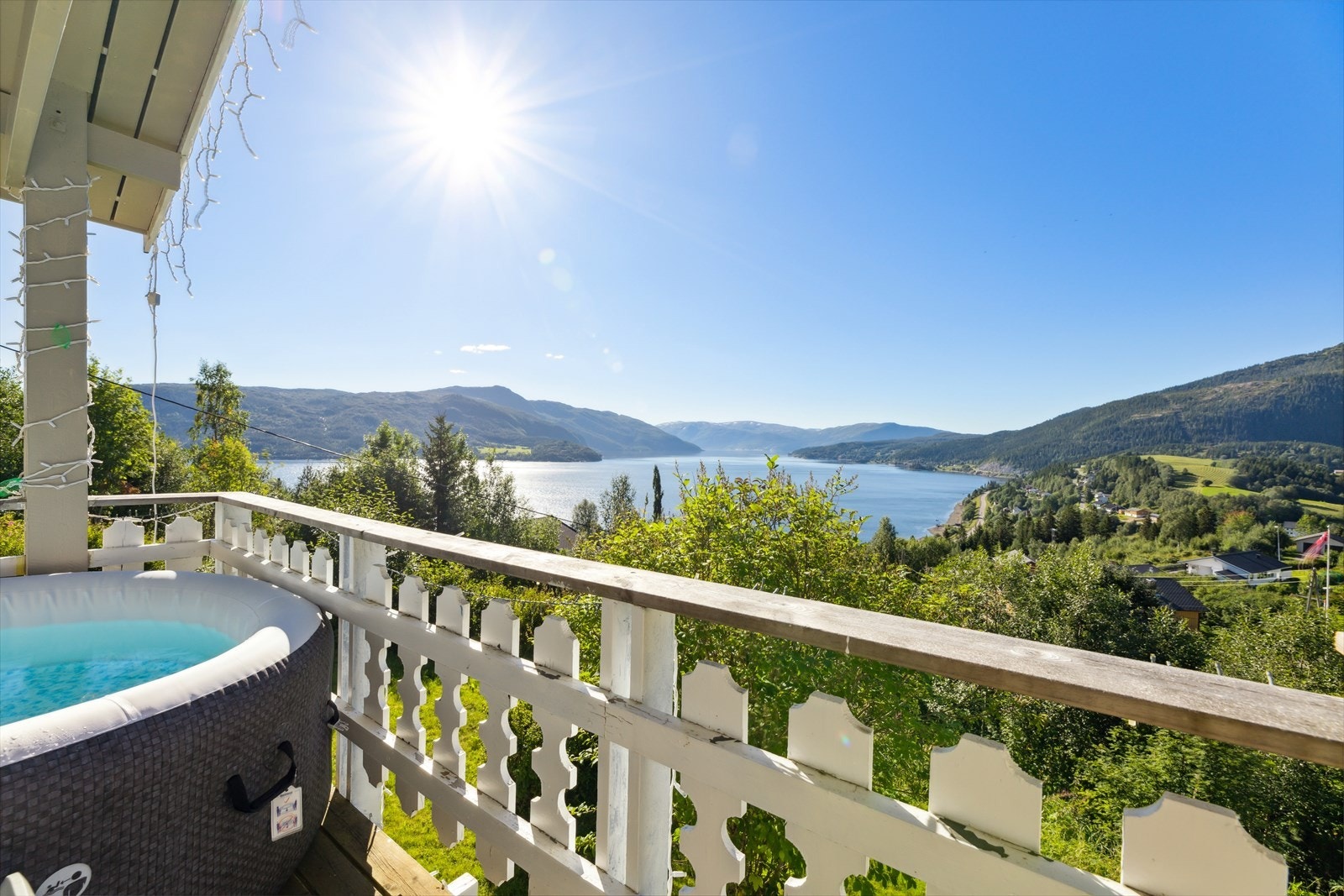 Her nyter du en fantastisk utsikt over nærområdet og Sørfjorden Galleribilde