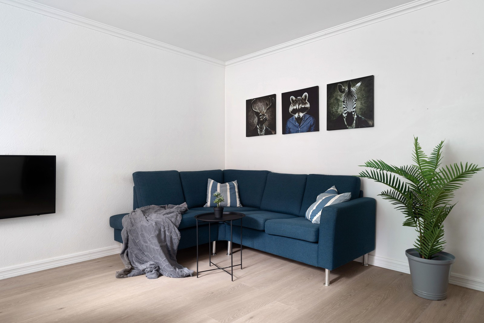 Stuen er møbleringsvennlig og har god plass til både sofagruppe og spisebord.