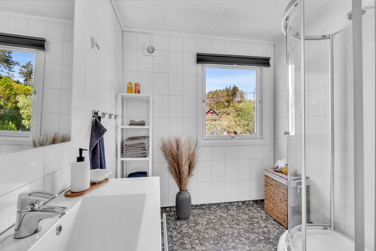Dusjbadet i hovedetasjen Galleribilde