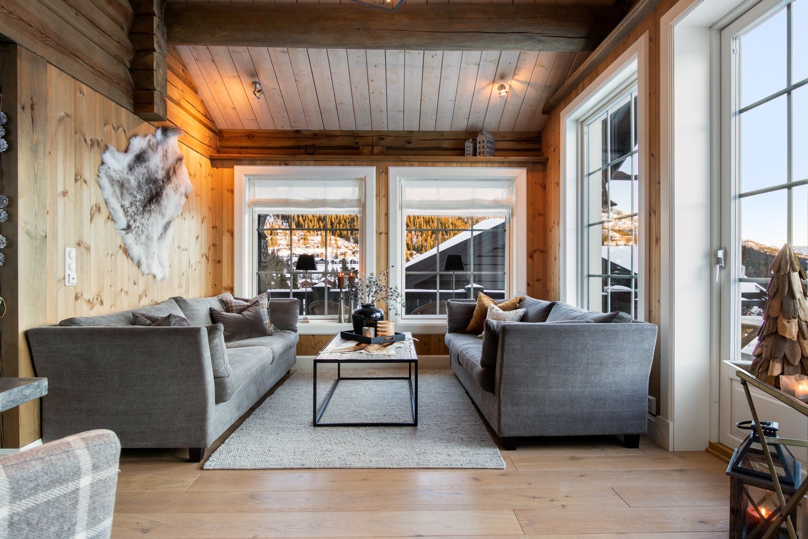 Stuen er lett å innrede, så her kan man enkelt sette sitt eget preg. Galleribilde