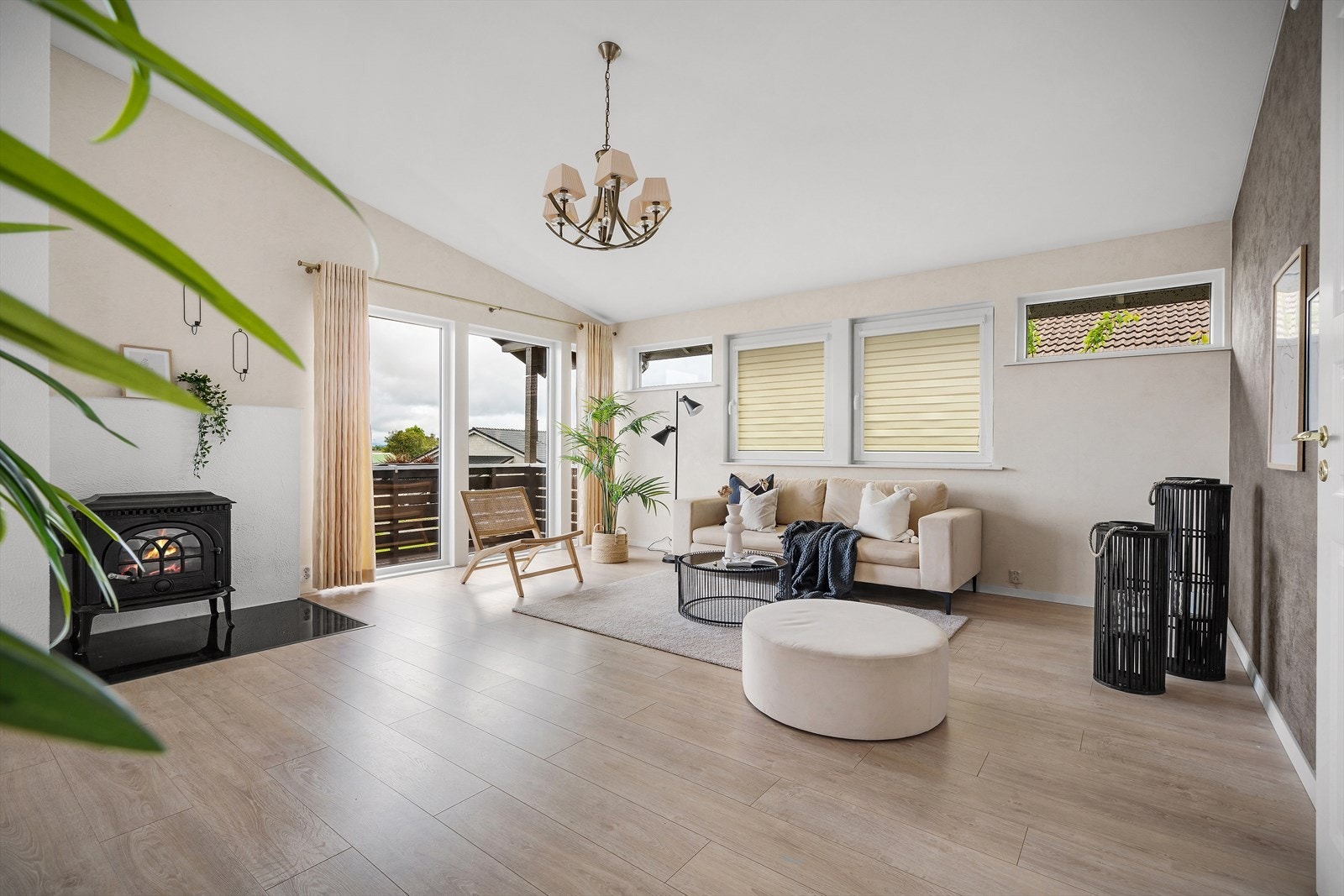 Stuen har nytt gulv. Galleribilde