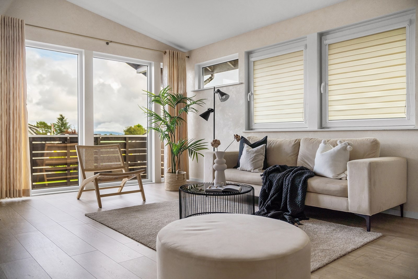 Ny tapet på veggene. Galleribilde