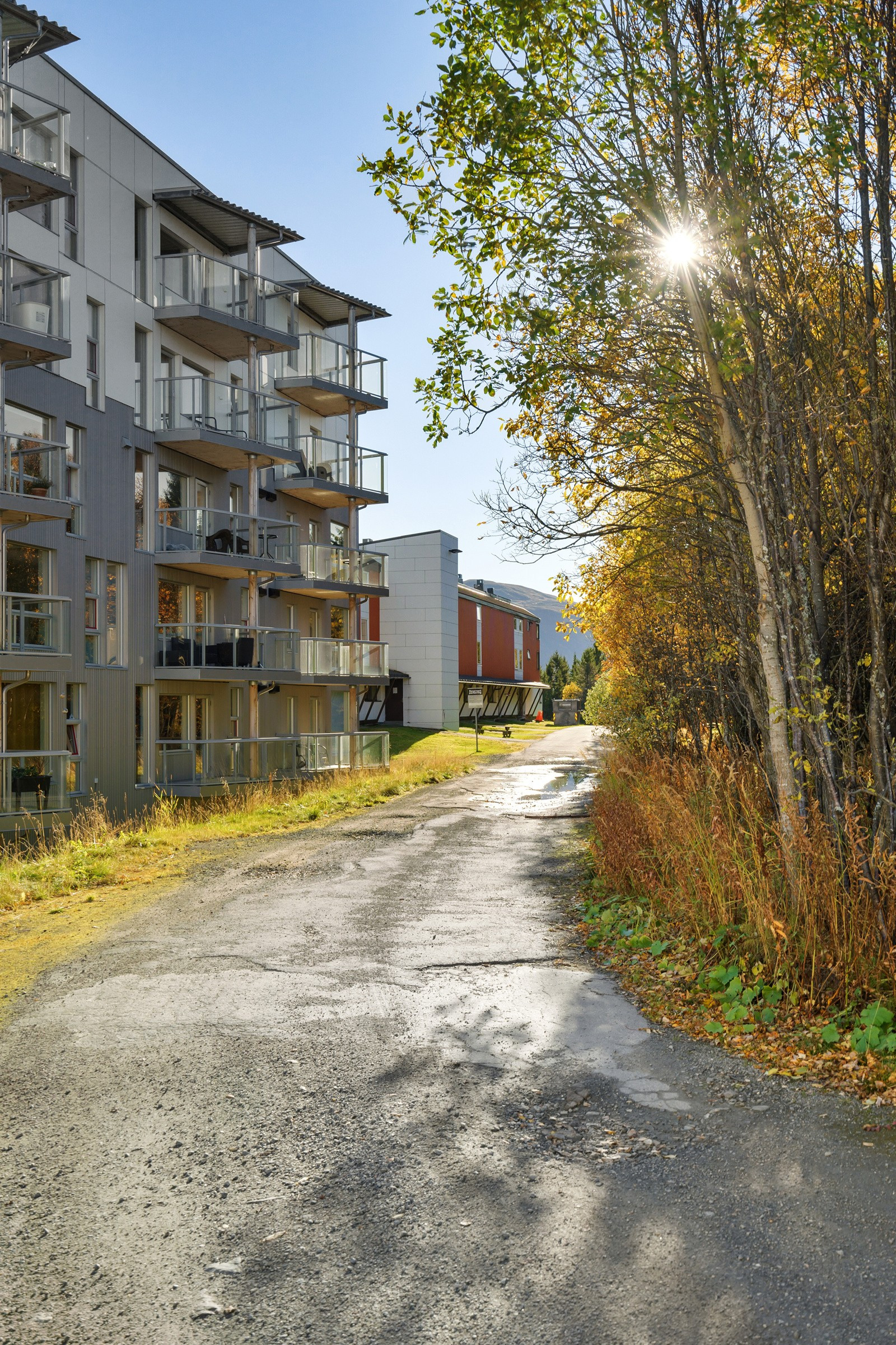 Fra boligen har du nærhet til den populære lysløypa som strekker seg over store deler av Tromsøya.