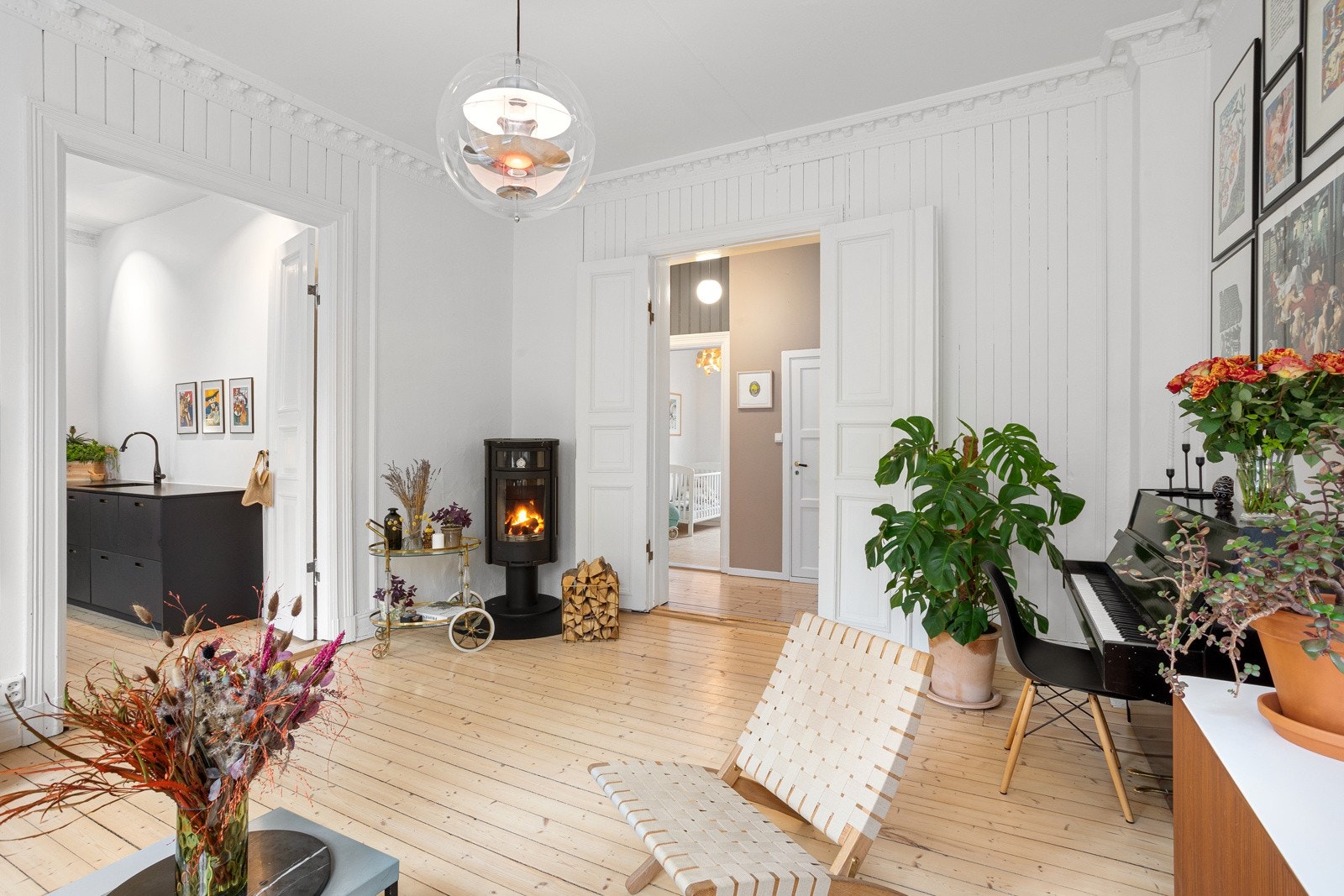 Her har man et stort lyst rom med flere gode innredningsmuligheter Galleribilde