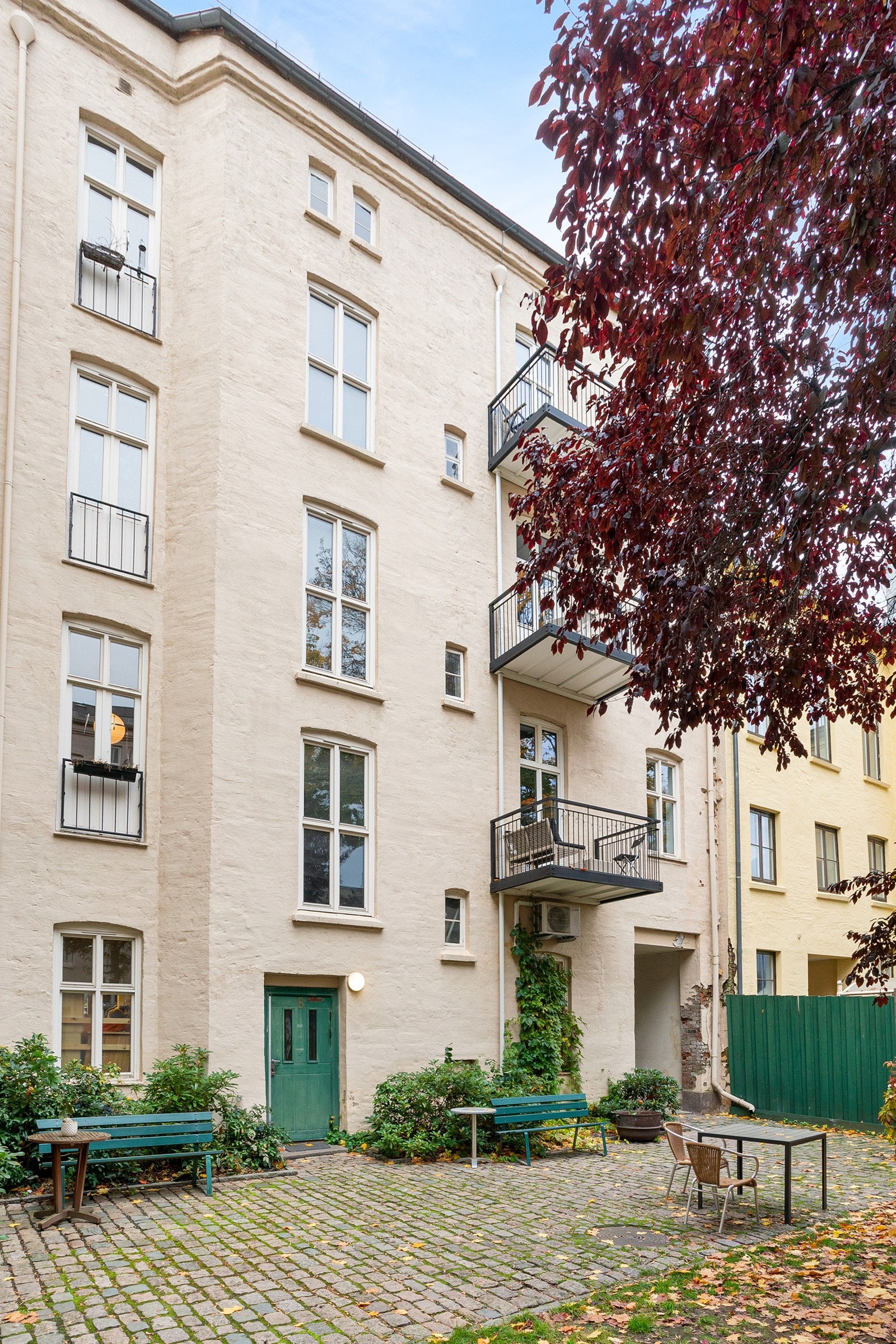 Hyggelig og pent opparbeidet bakgård Galleribilde