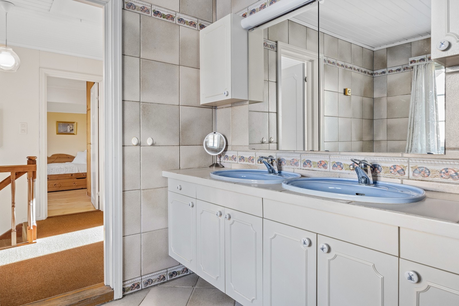 Badet har adkomst fra gang og soverom 1. Galleribilde