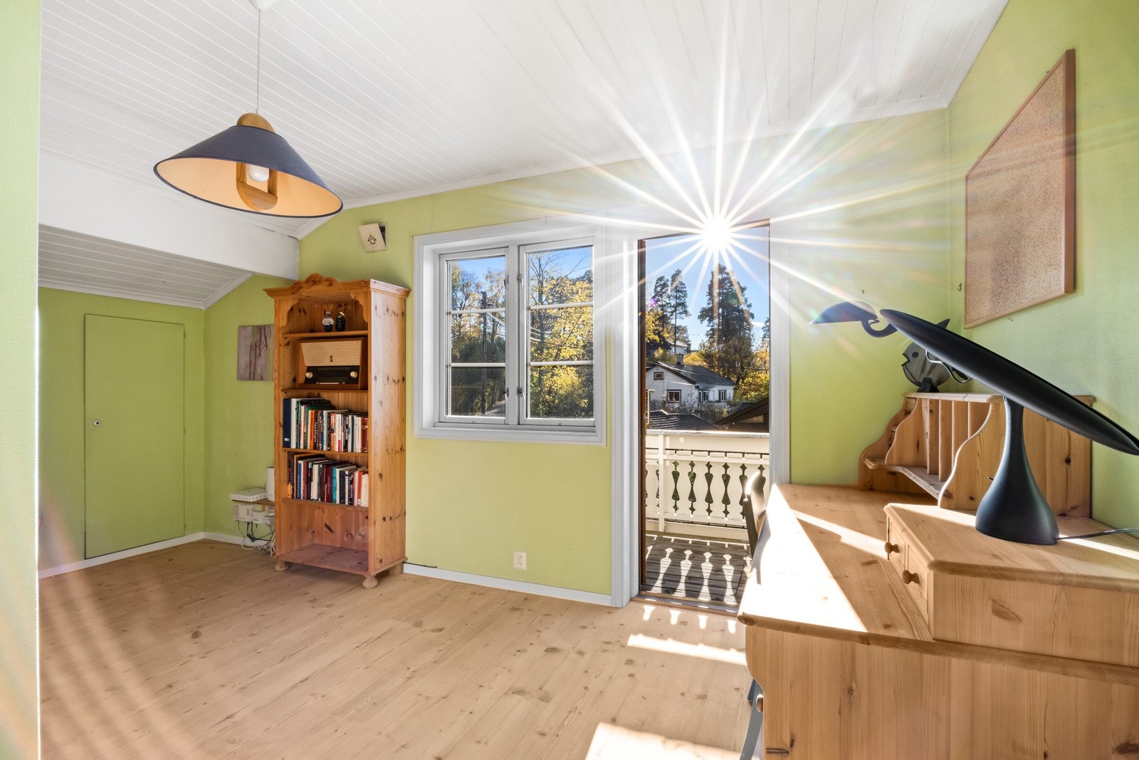 Soverom 2 med utgang til balkong. Galleribilde