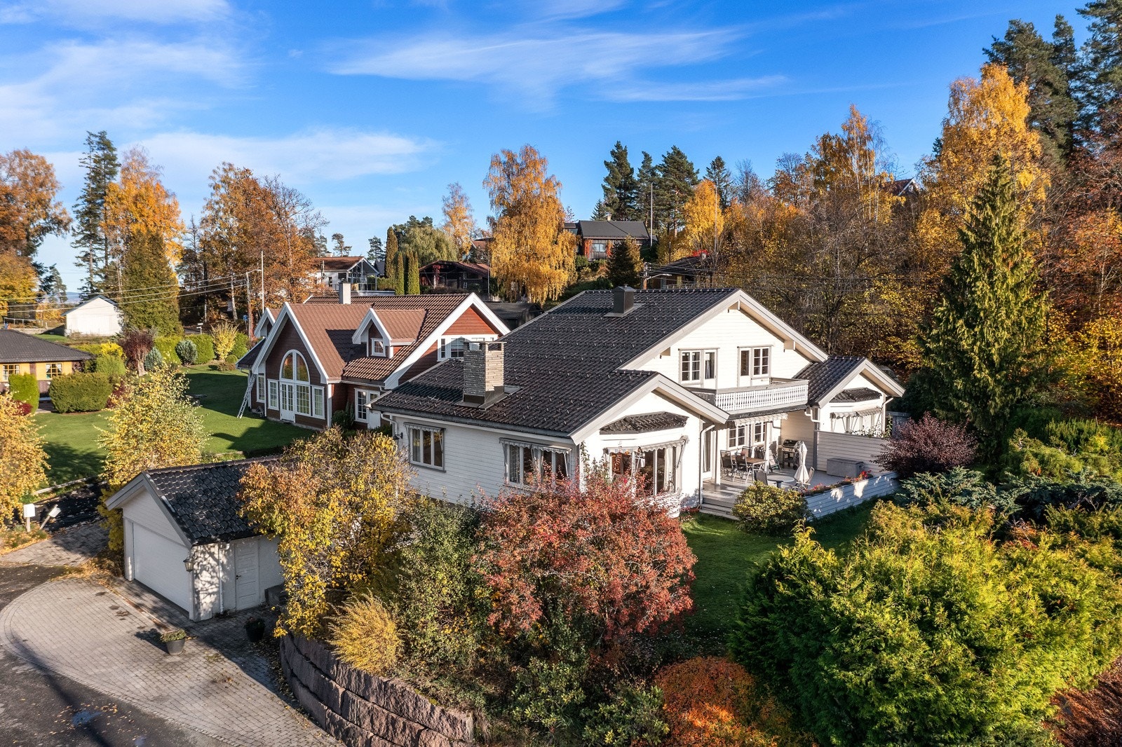 Stor og innholdsrik enebolig over tre plan med godkjent utleiedel. Galleribilde