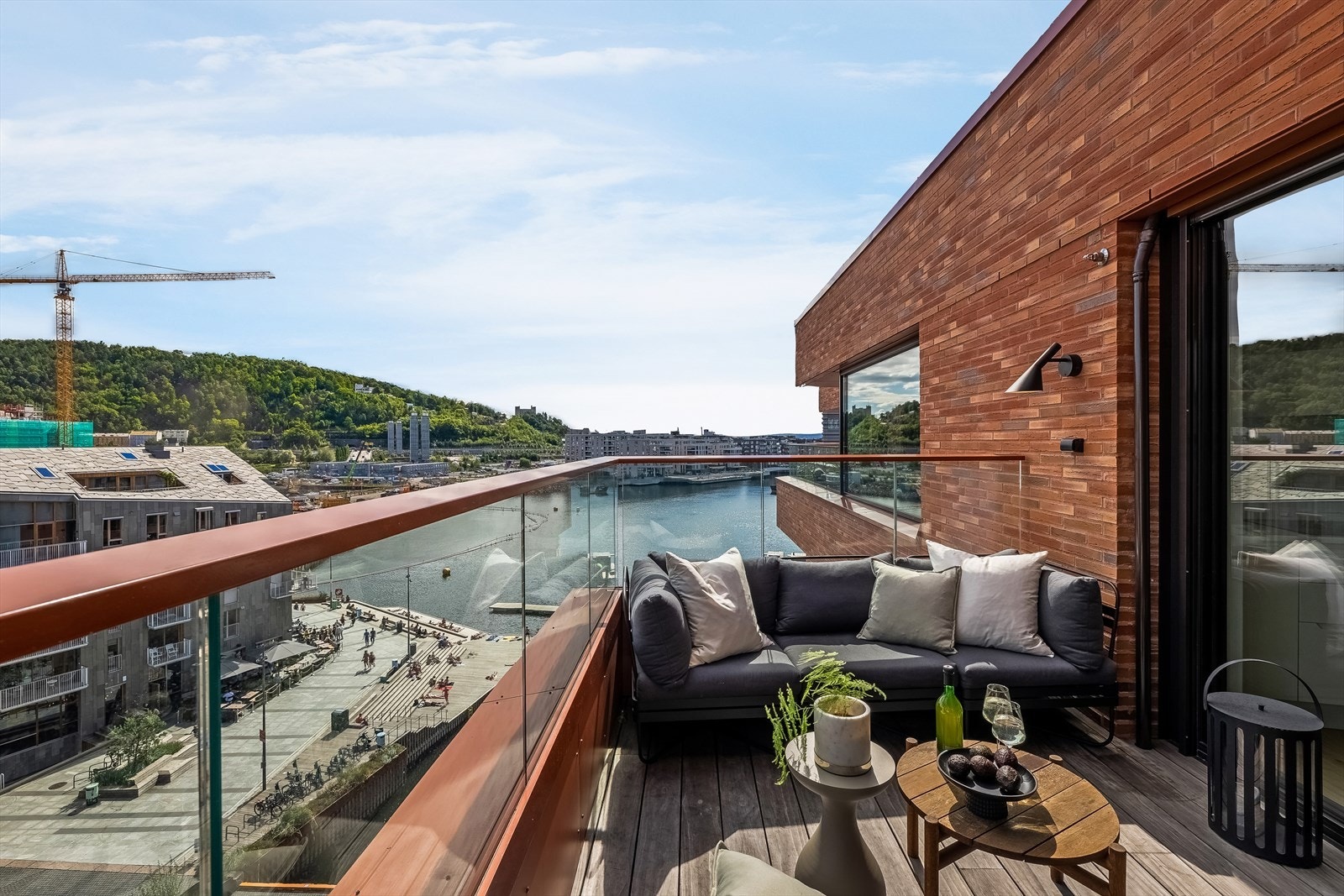 Nordvik ved Henrik Carlyle(46856489) har gleden av å presentere Operagata 33. Galleribilde