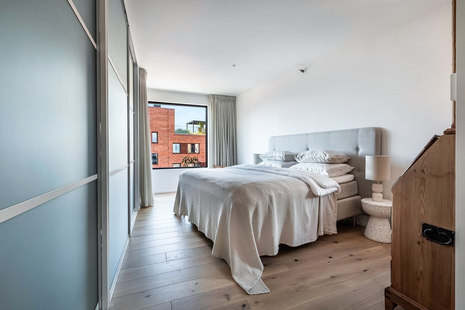 Hovedsoverom av god størrelse med god plass til tilhørende nattbord. Galleribilde