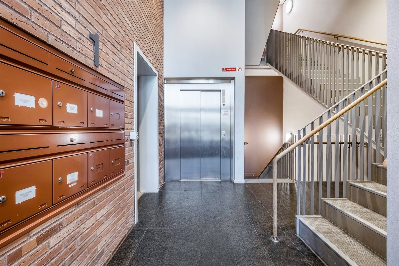 Det er heis i bygget. Galleribilde