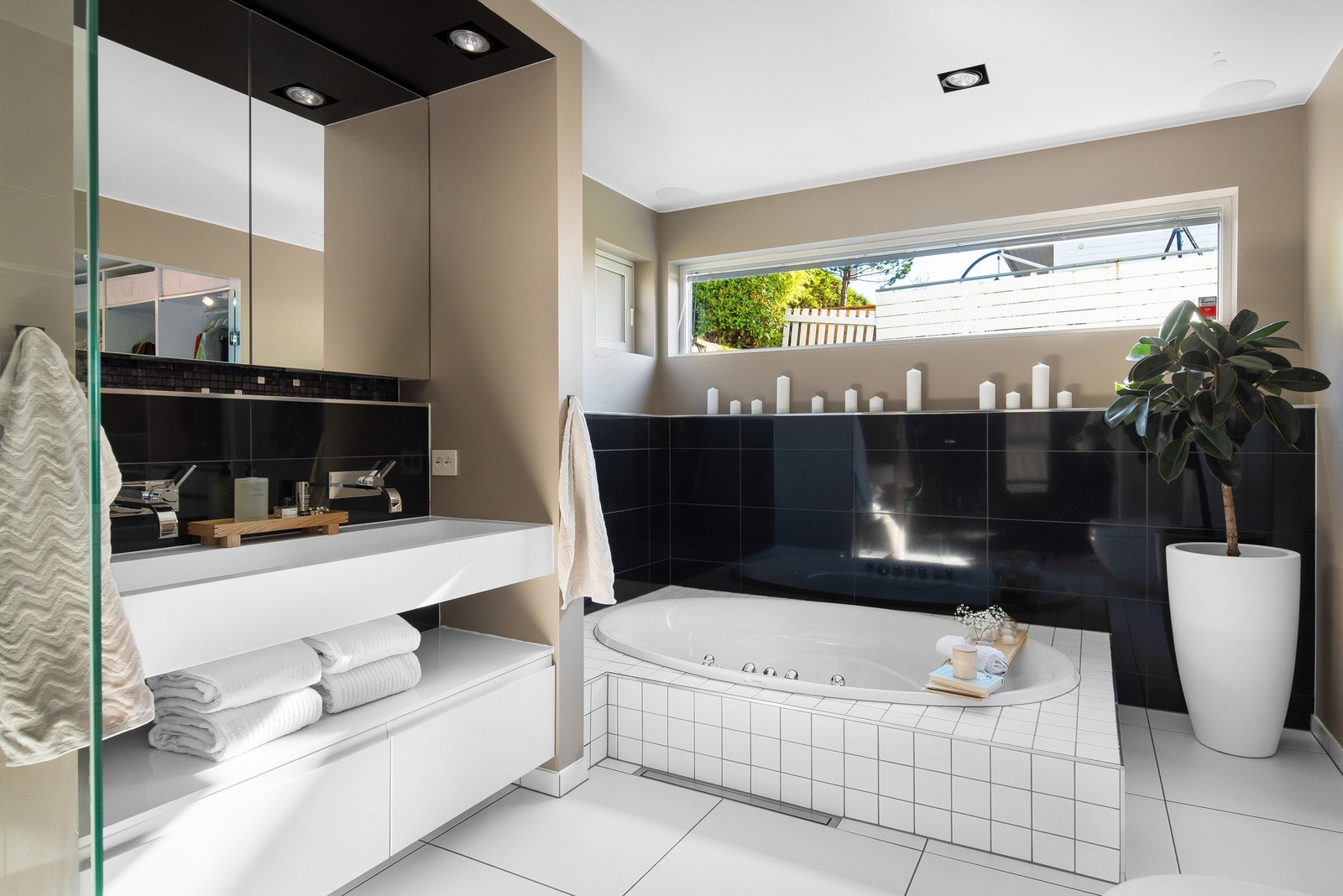 Badet Galleribilde