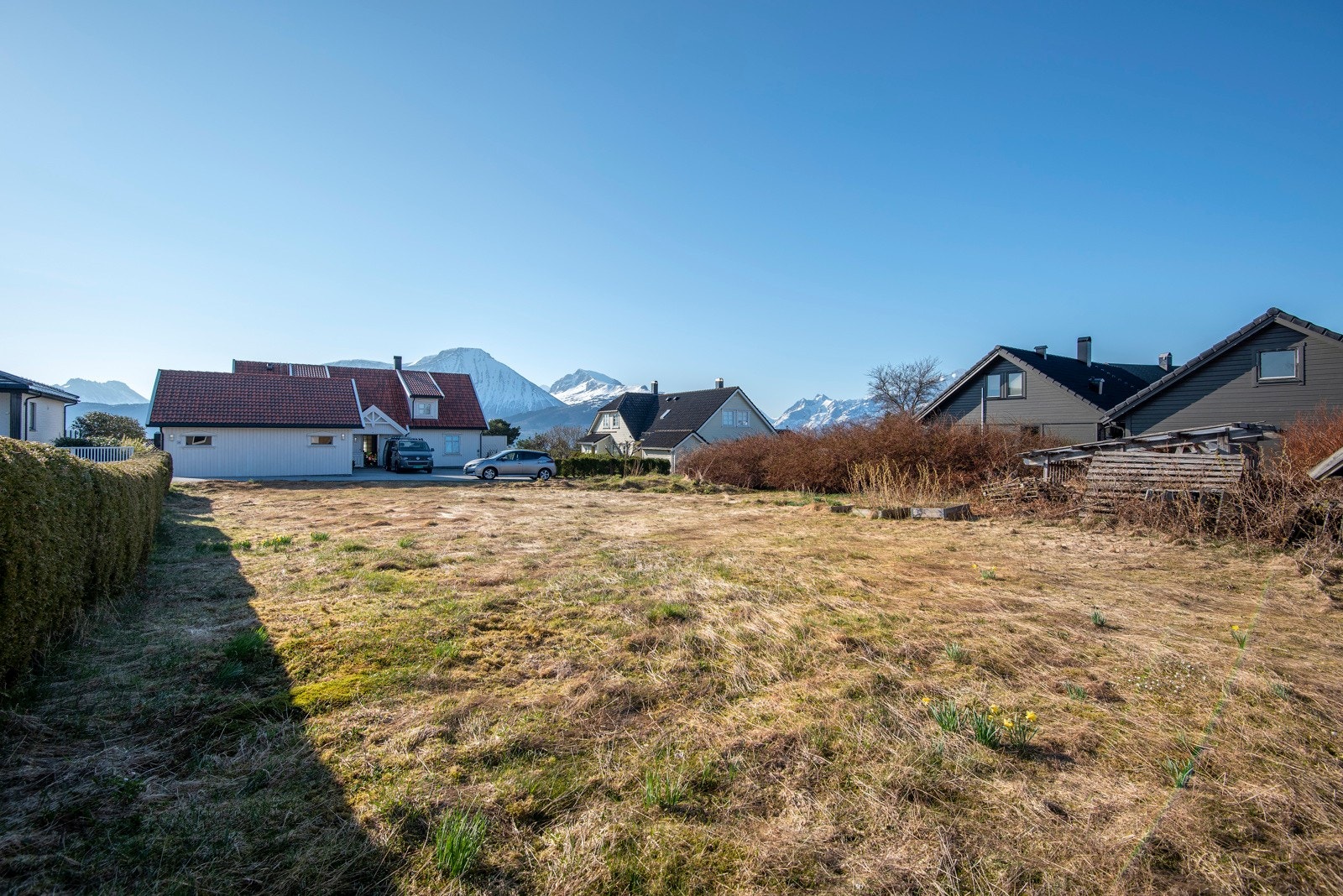 Det er offentlig vann og avløp i området. Kjøper må dekke tilkoblingsgebyr. Galleribilde