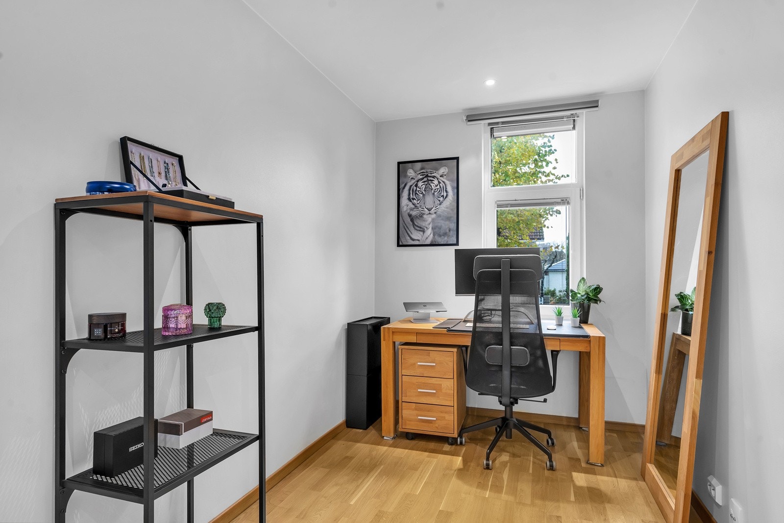 Soverom 3, I dag innredet som kontor Galleribilde