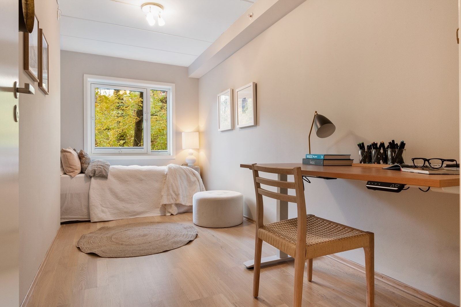 De to andre soverommene er også av god størrelse og passer ypperlig som barnerom, gjesterom og kontor, eller en kombinasjon av disse. Galleribilde