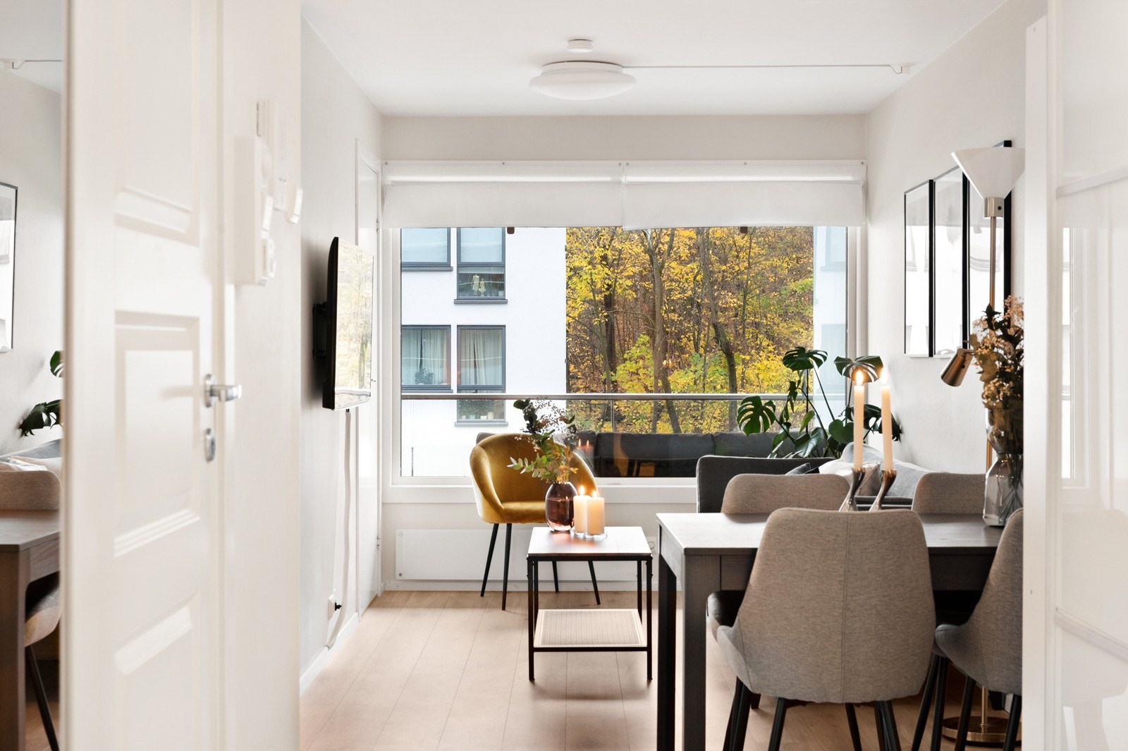 Gulvflater belagt med lys og slitesterk laminat. Galleribilde