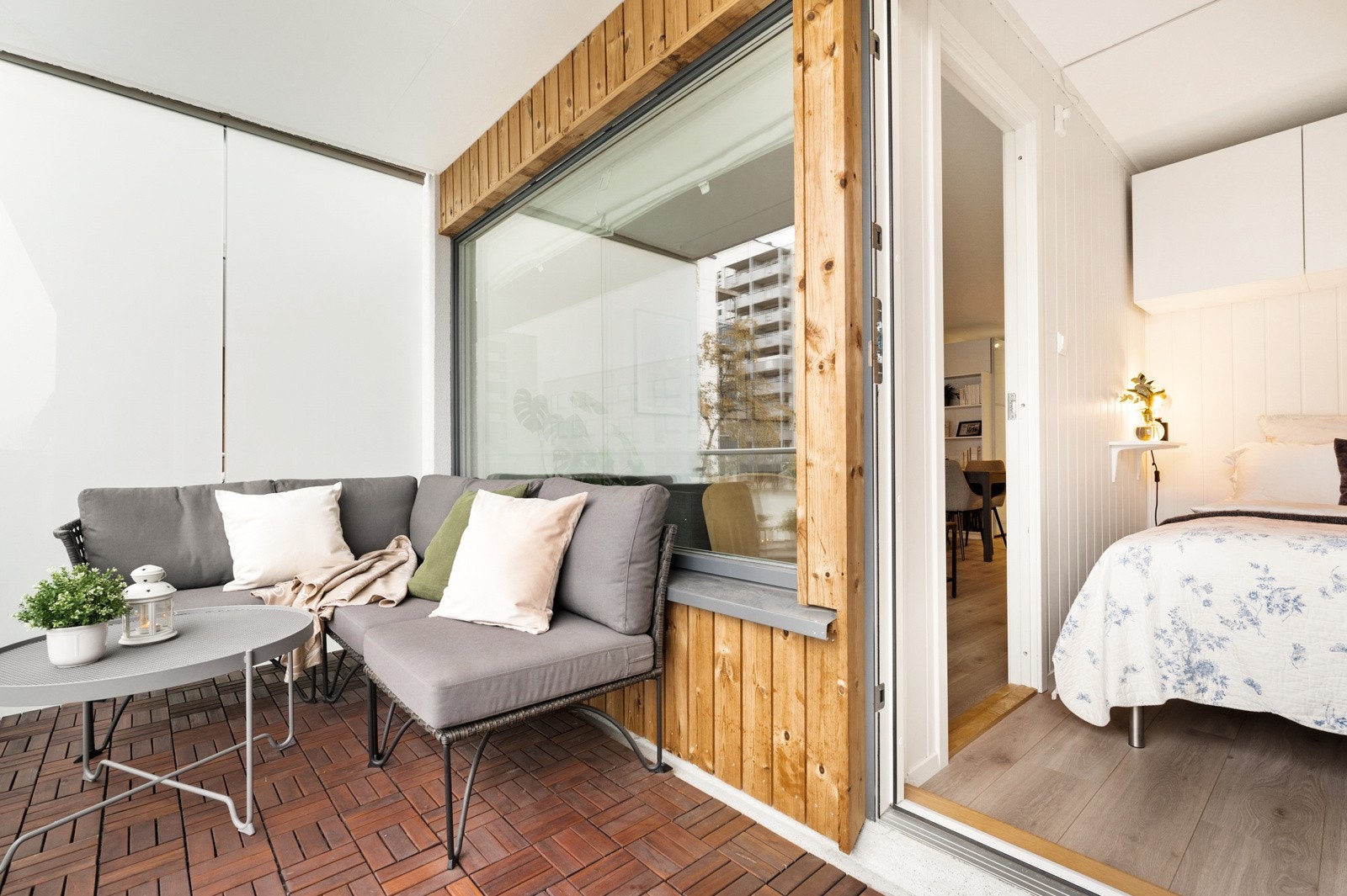 Adkomst til balkongen fra rom benyttet som soverom. Galleribilde