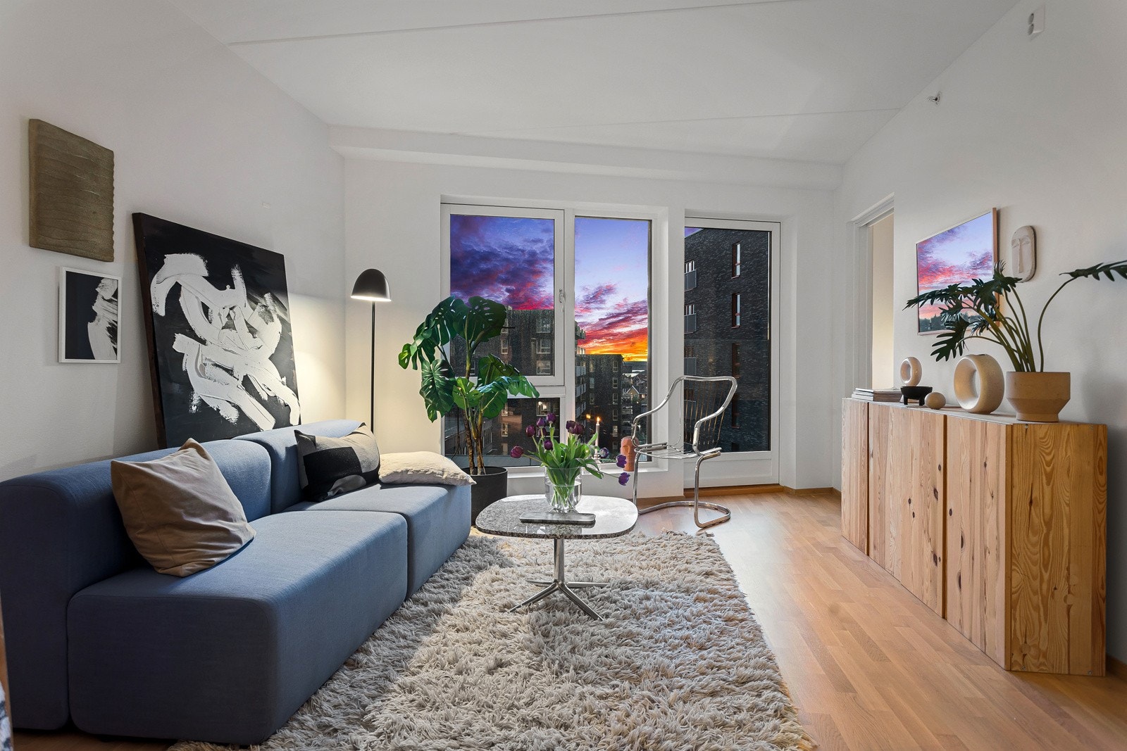 Cecilie Elliott Jørstad presenterer Ensjøveien 21L. Galleribilde