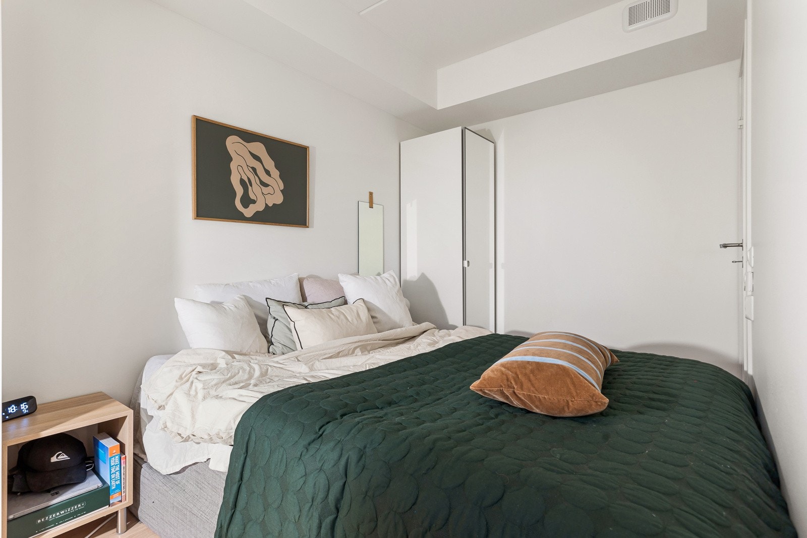 Her er det plass til å innrede med seng, nattbord og garderobeløsning. Galleribilde