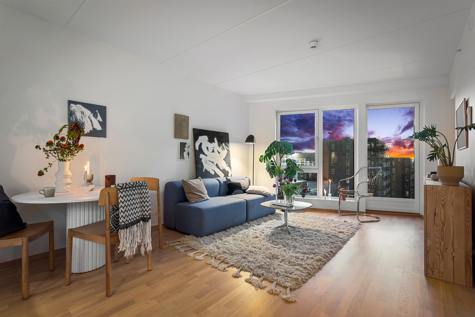 Stilren leilighet med gode og gjennomtenkte løsninger, både hva det gjelder materialvalg og fargekombinasjoner. Galleribilde