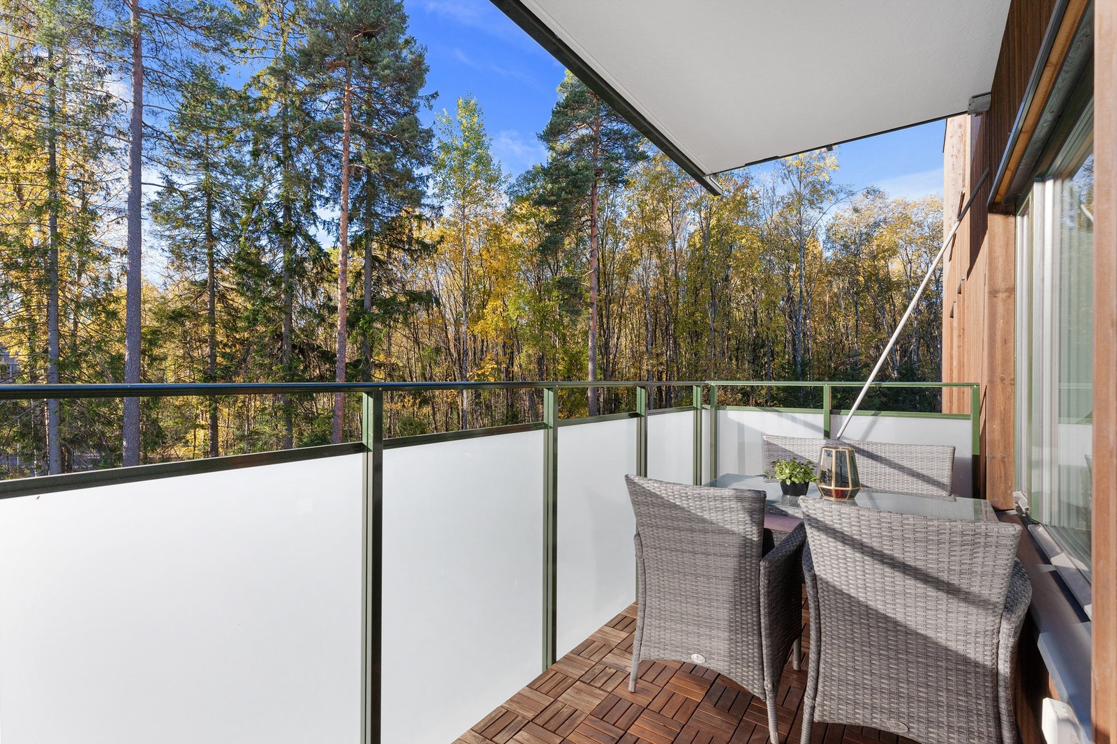 Koselig utsikt fra den overbygde balkongen. Galleribilde
