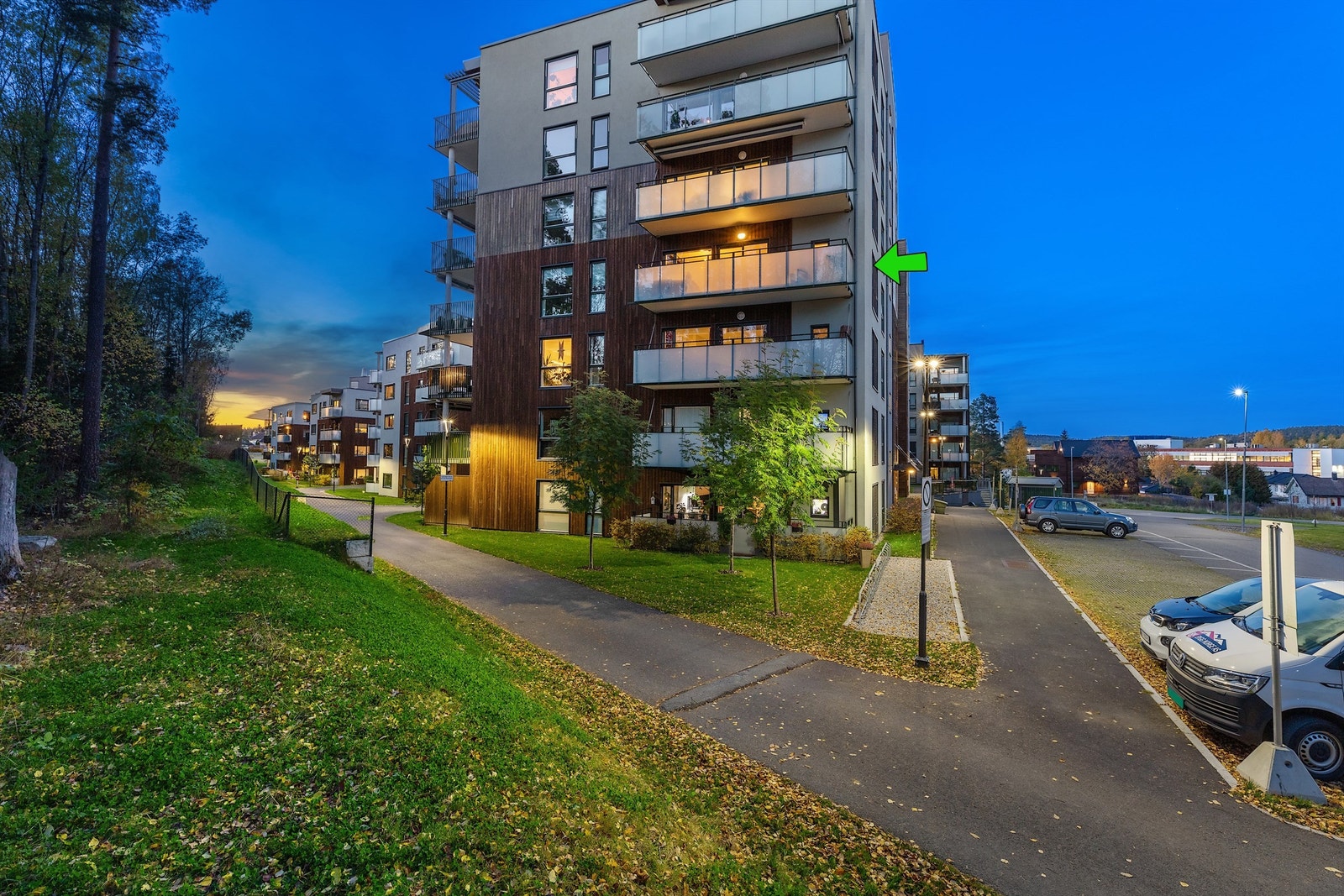 Harry Olsens vei 10 er en stilfull 3-roms selveierleilighet med balkong og parkeringsplass. Galleribilde