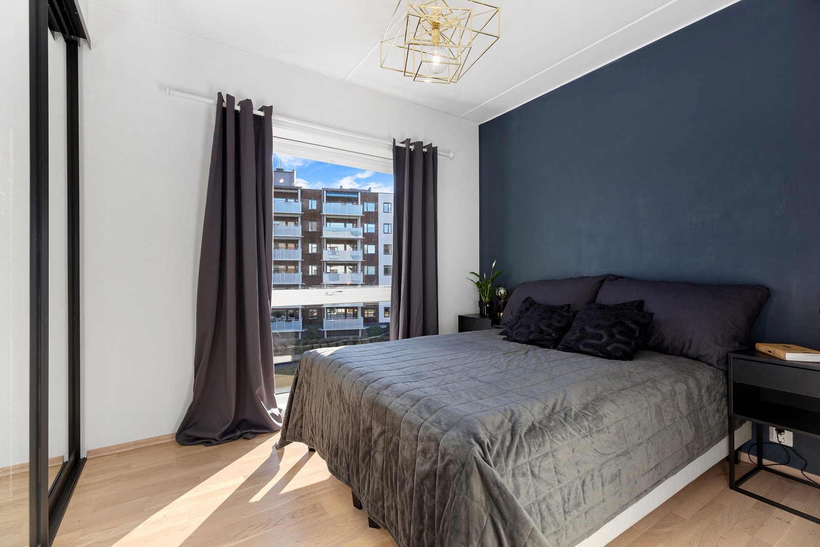 Boligen har to pene soverom av god størrelse og med gode vindusflater. Galleribilde