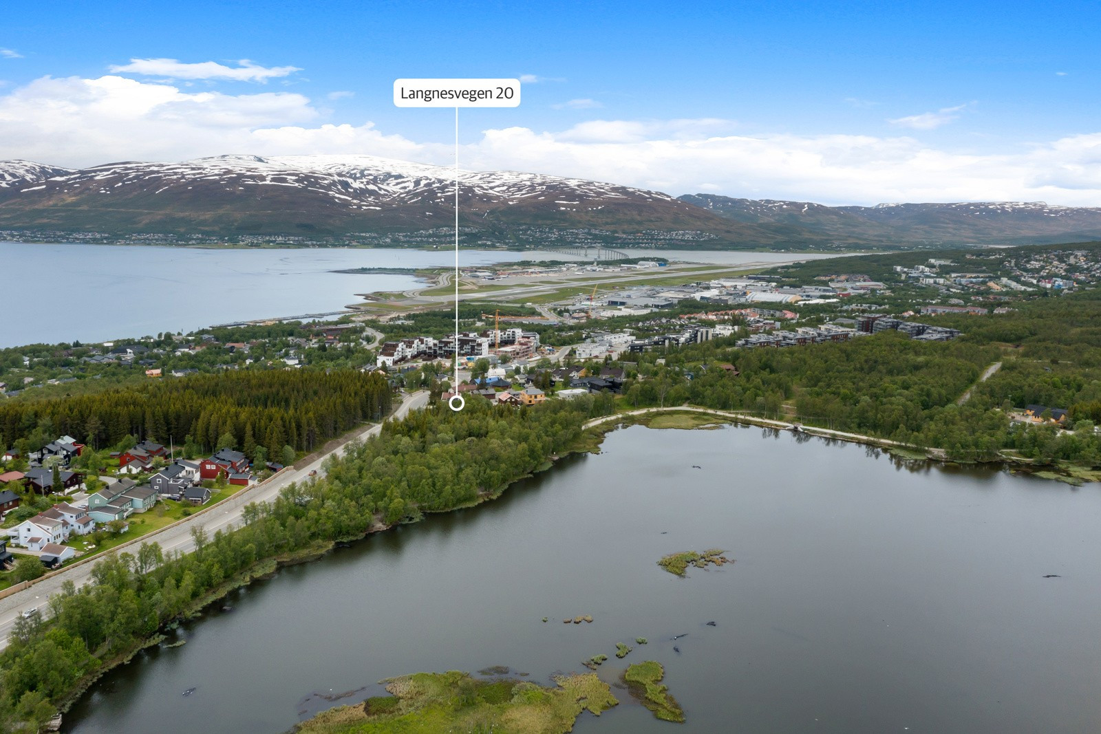 Lysløypa på Tromsøya er viden kjent for sine utmerkede turmuligheter fra nord til sør, både sommer og vinter. Sentrum og Jekta kan også nås til fots på ca 20 minutter.