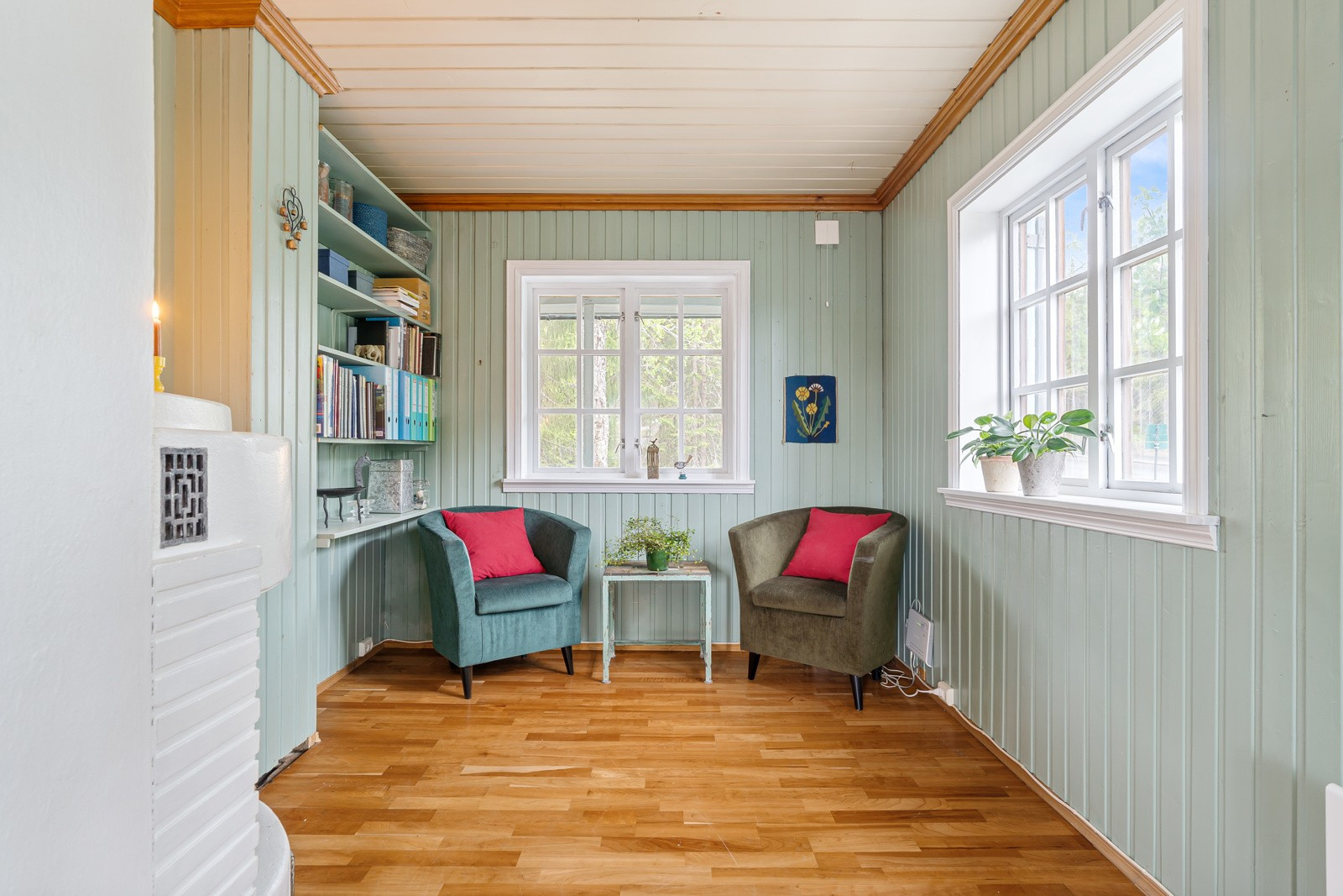 Det autentiske preget som huset har kommer både av arkitektur og beliggenhet + tomtestørrelse.