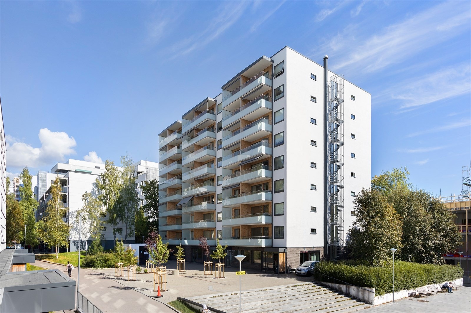 Pen fasade med ny etterisolering og nye vinduer fra 2019. Galleribilde