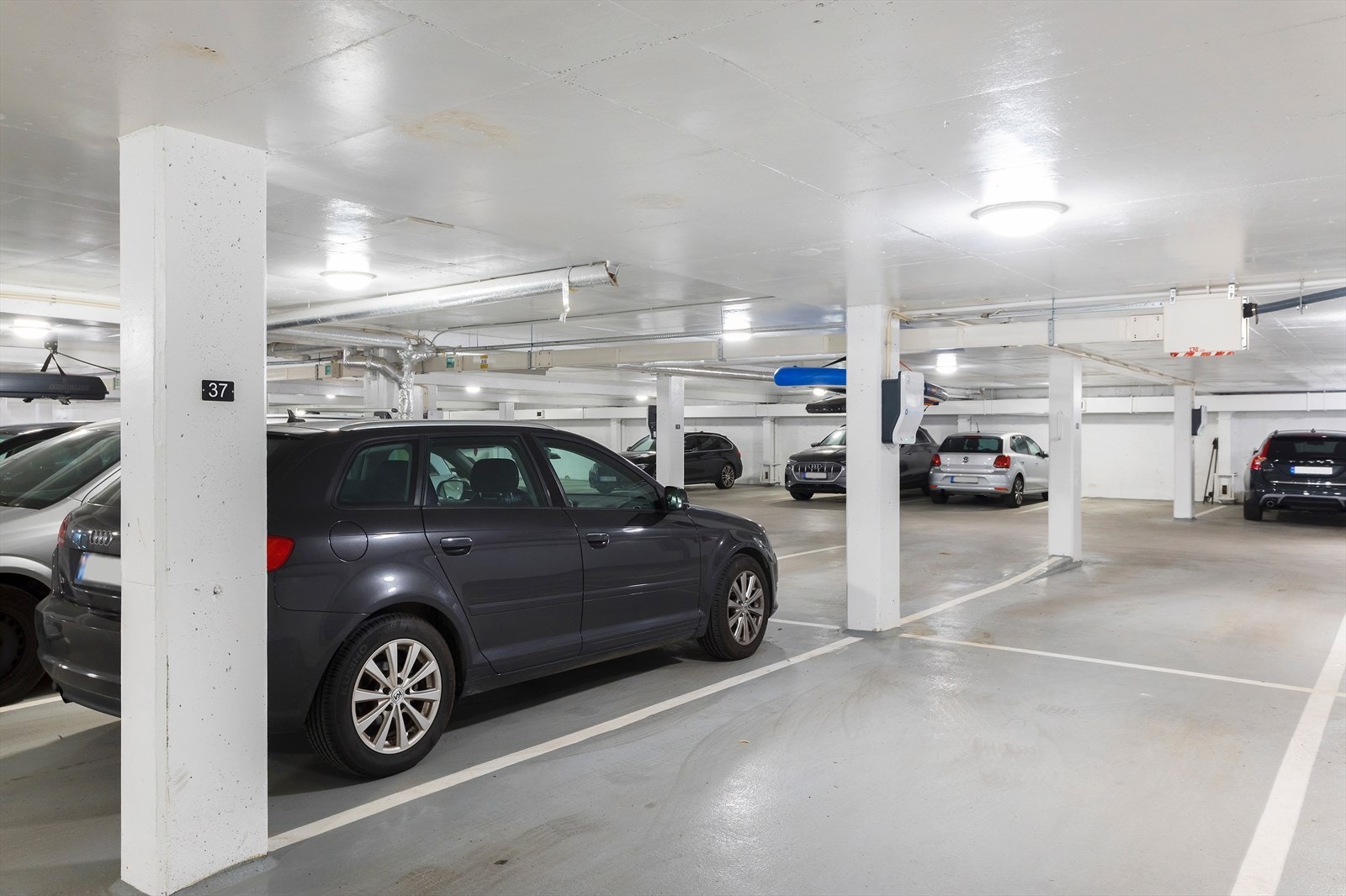 Garasjeplass med elbil-lader kan medfølge etter avtale. Se i salgsoppgaven eller kontakt megler for mer info. Galleribilde