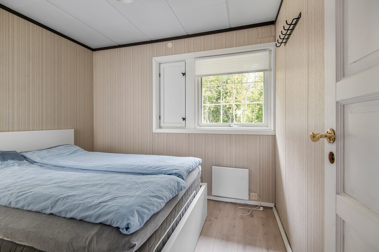 Det er to soverom med adkomst fra stuen Galleribilde