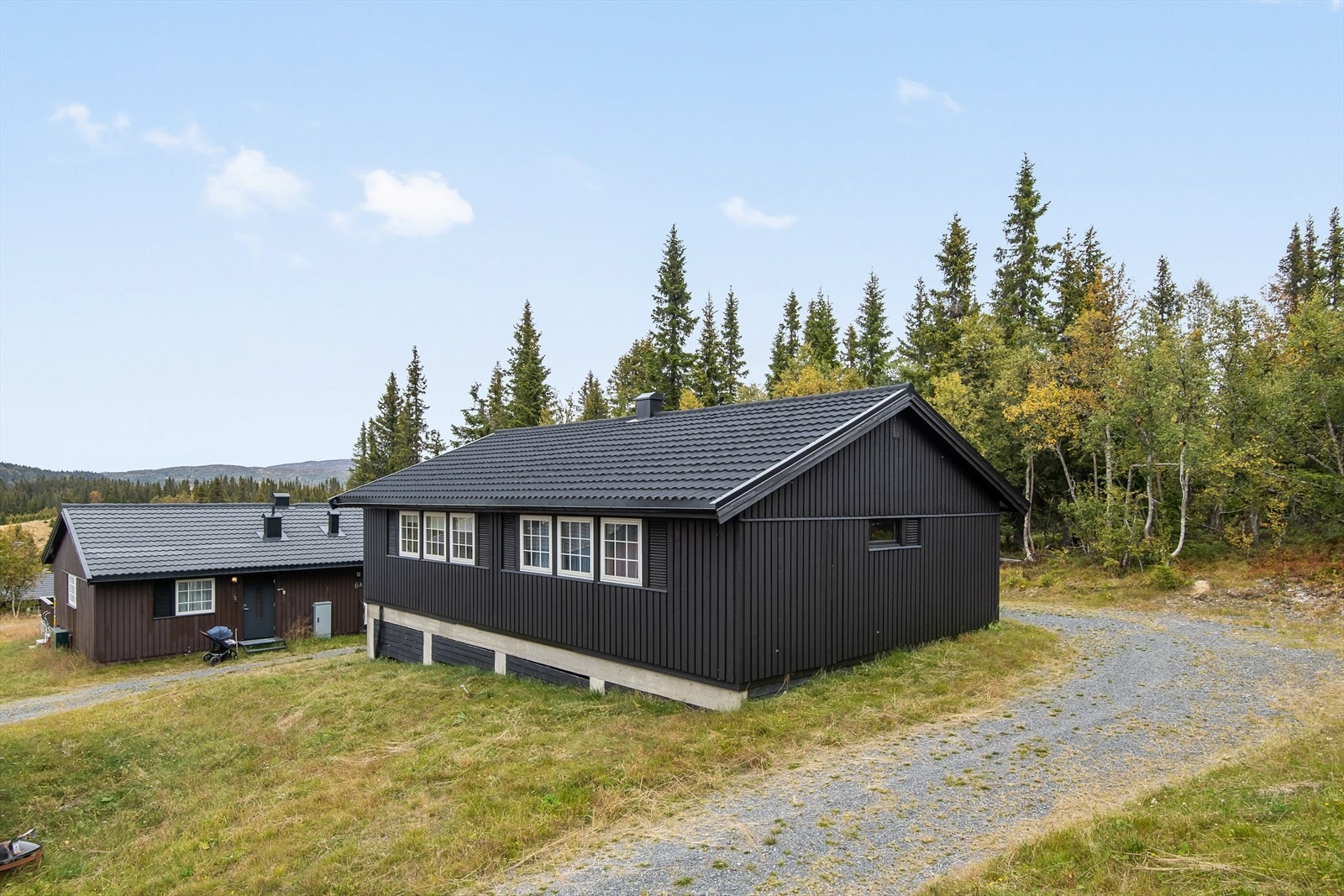 Halvpart av tomannshytte, opprinnelig modulbygg fra Moelven. Galleribilde