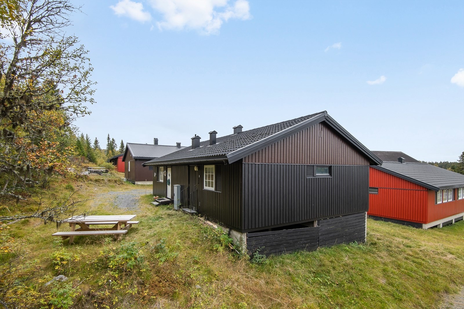 Eiendommen ligger flott til på Austlid, noe vest for Skeikampen Galleribilde