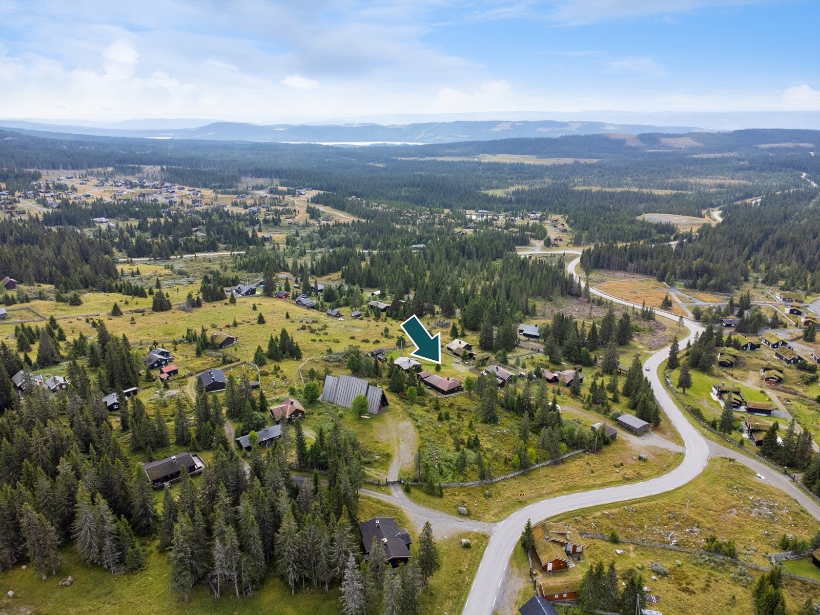 Krøtterråket 6 ligger i et etablert og naturskjønt hytteområde ved Fjellkirken på Nordseter. Galleribilde