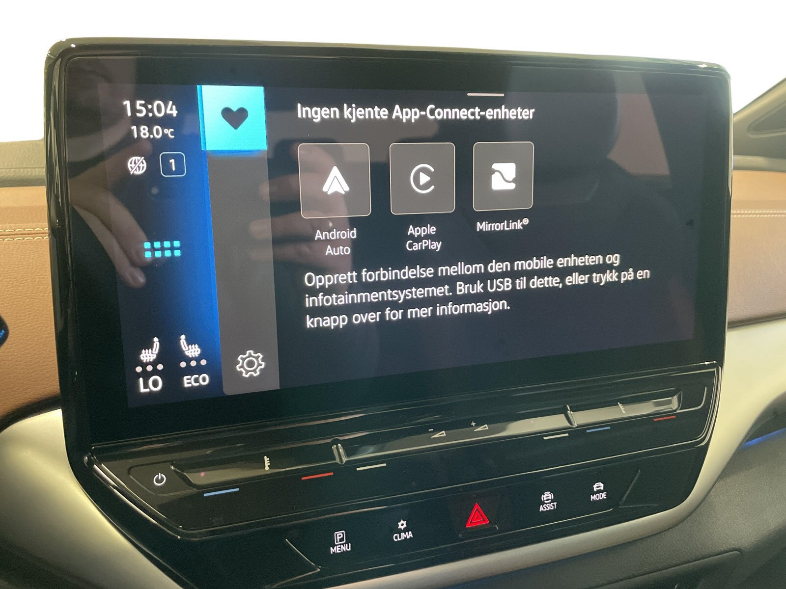 Koble opp telefonen med enten Apple CarPlay eller Android Auto