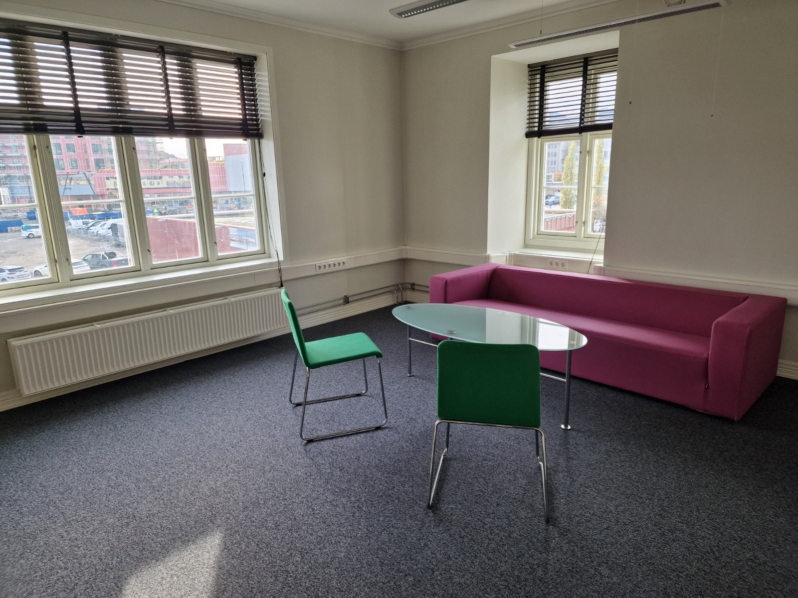 Møterom 1 med sosial sone Galleribilde