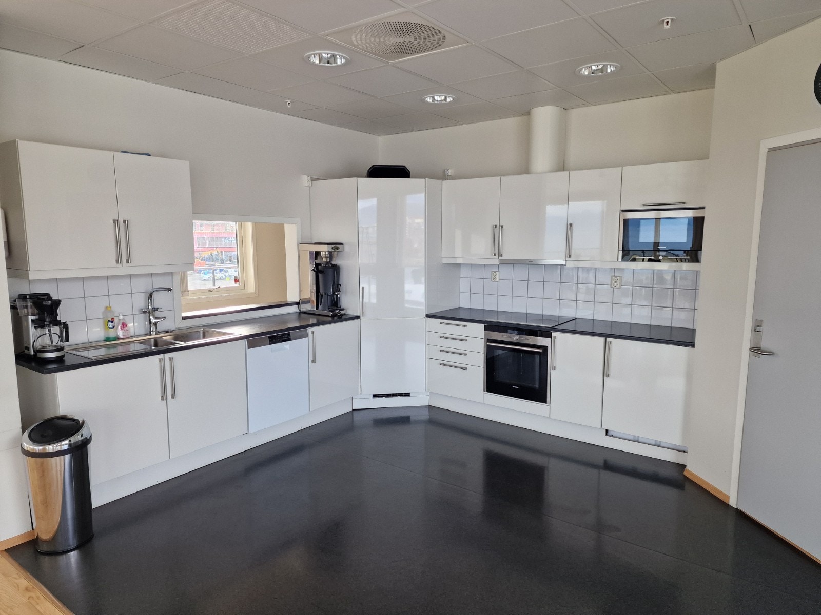 Kjøkken i kantine Galleribilde