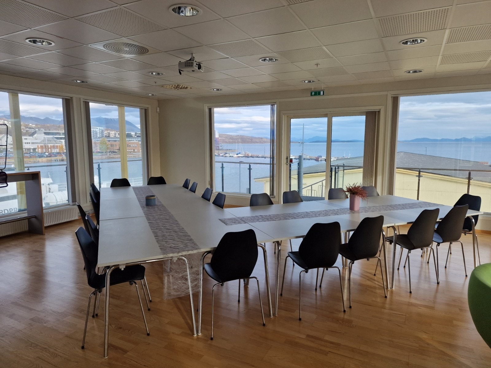 Stor kantine med fantastisk utsikt Galleribilde